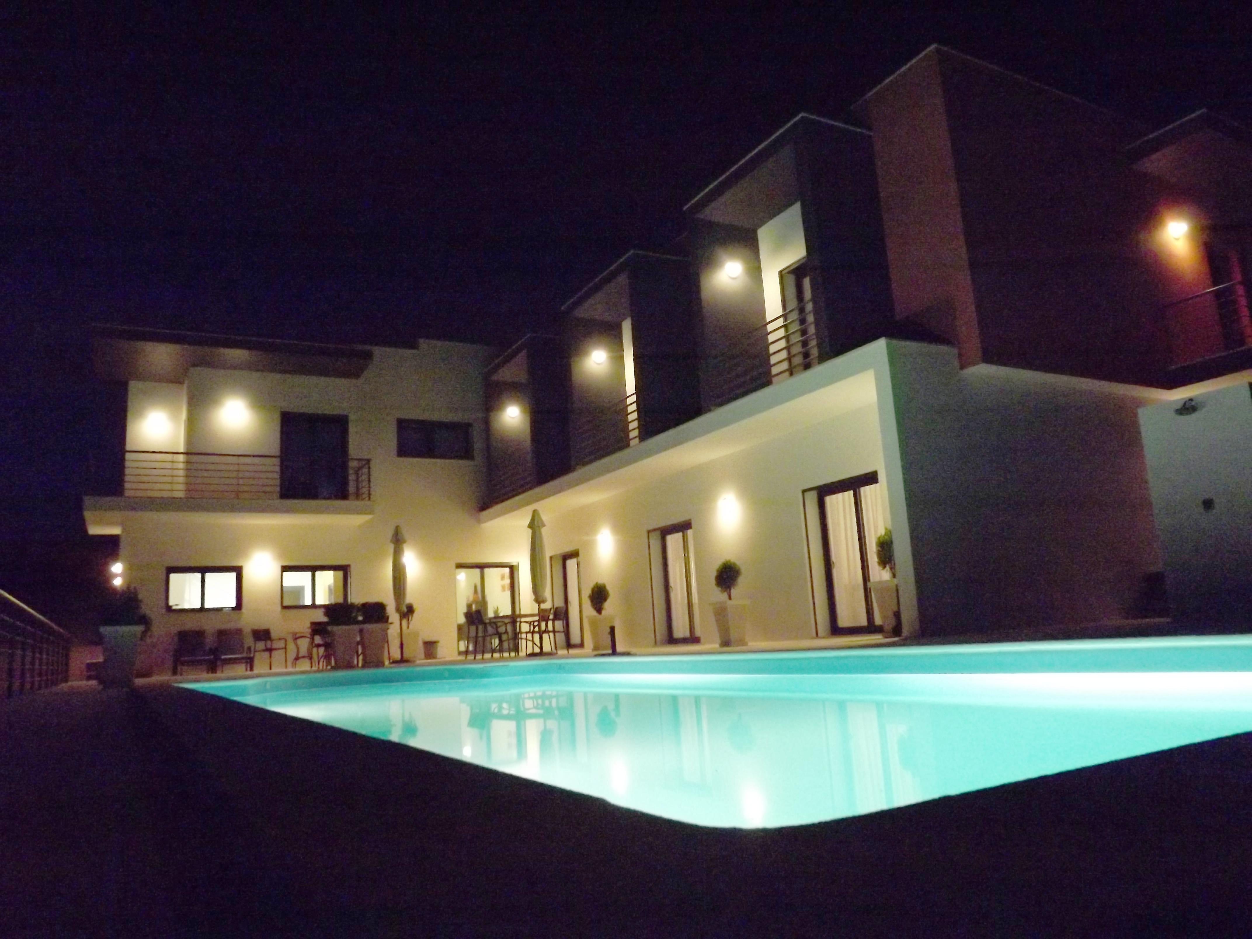 Casa Ceedina Bed And Breakfast & Beauty Batalha Exterior photo