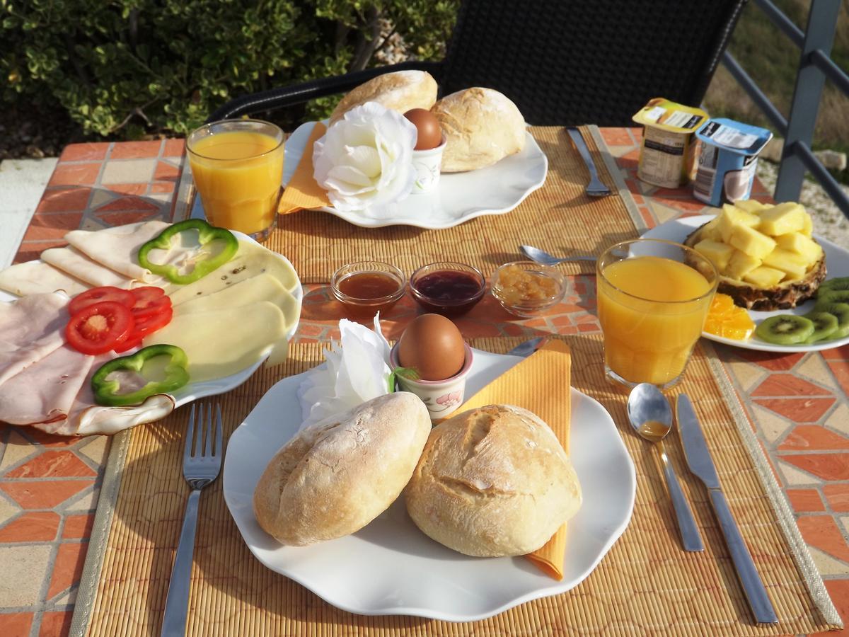 Casa Ceedina Bed And Breakfast & Beauty Batalha Exterior photo