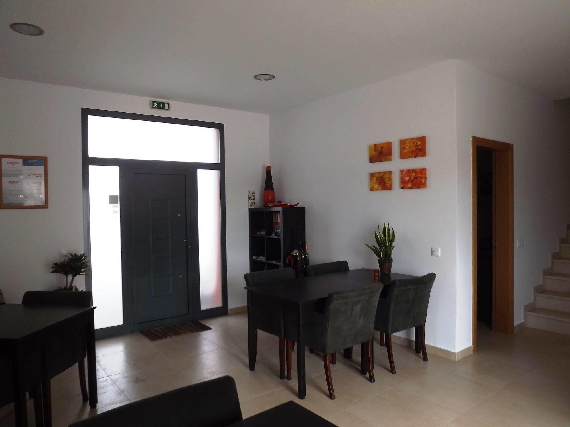 Casa Ceedina Bed And Breakfast & Beauty Batalha Exterior photo
