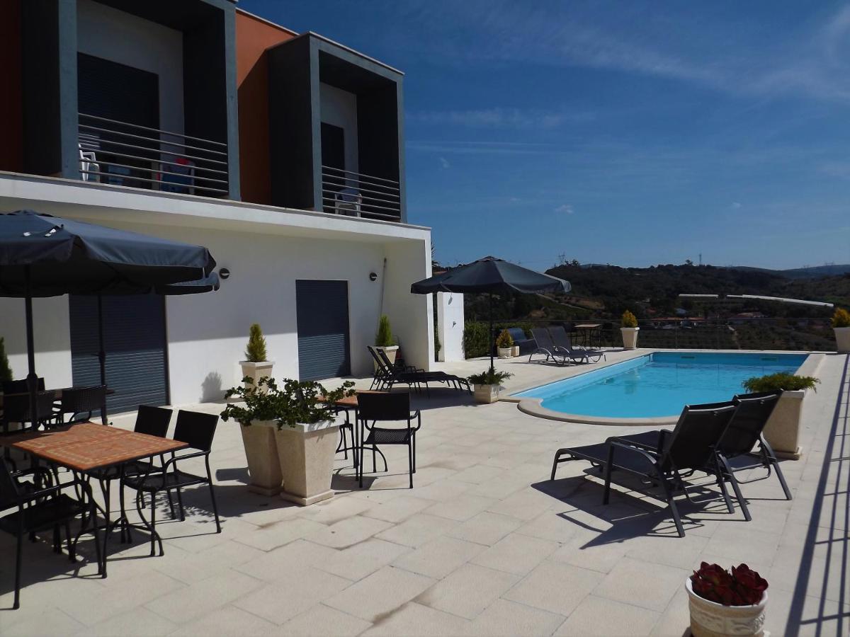 Casa Ceedina Bed And Breakfast & Beauty Batalha Exterior photo